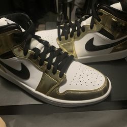 Air Jordan Metallic Gold