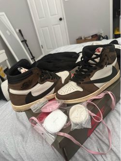 Travis Scott Jordan 1