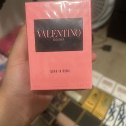 VALENTINO DONNA BORN IN ROMA 