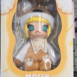 Molly Hugging 1/8 Action Figure