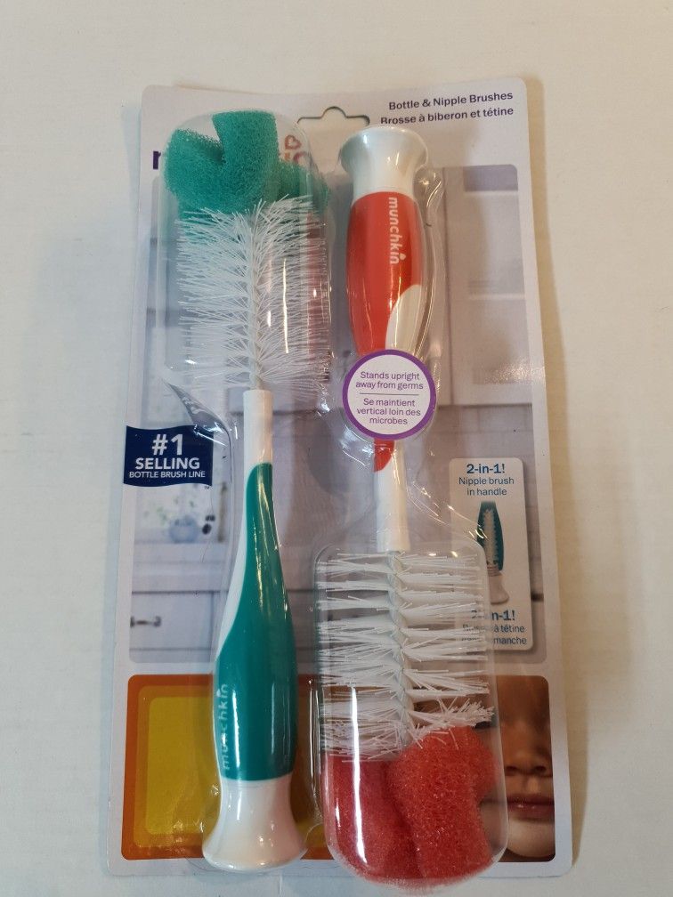 Munchkin Bottle & Nipple Brushes, 2-in-1Nipple brush in handle , Green & Orange.. Condition is "New". 

An extra brush stored in the handle of a bigge