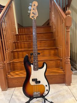 Fender MIM Precision Bass