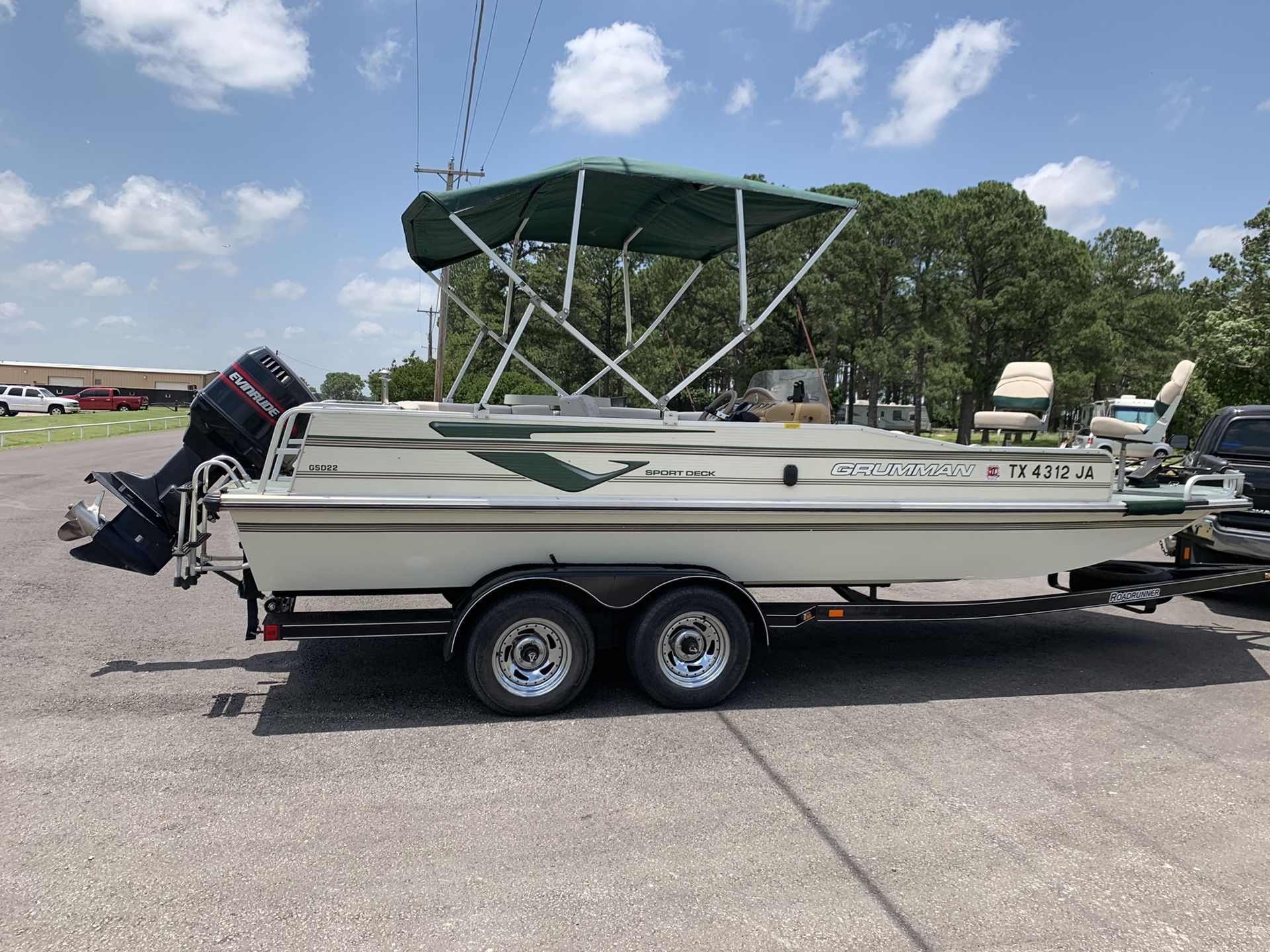 Grumman GSD22 22ft Deck Boat