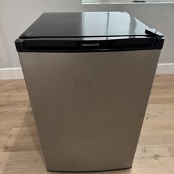 Frigidaire Mini Fridge 