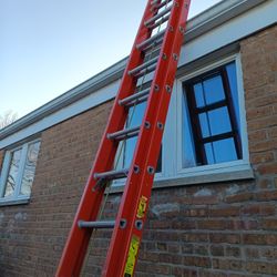 28' Fiber Glass Extension Ladder