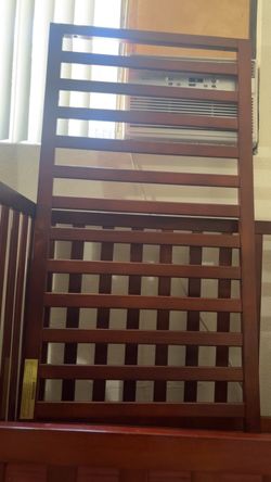 Wood crib