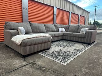 FREE DELIVERY ‼️ Beautiful XL Grey Ashley Furniture Sectional