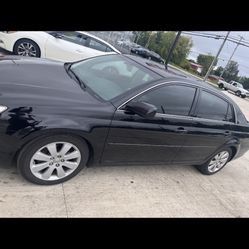 2007 Black Toyota Avalon 