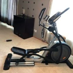 NordicTrack Elite 10.7 Elliptical iFit Compatible ( Price Negotiable)