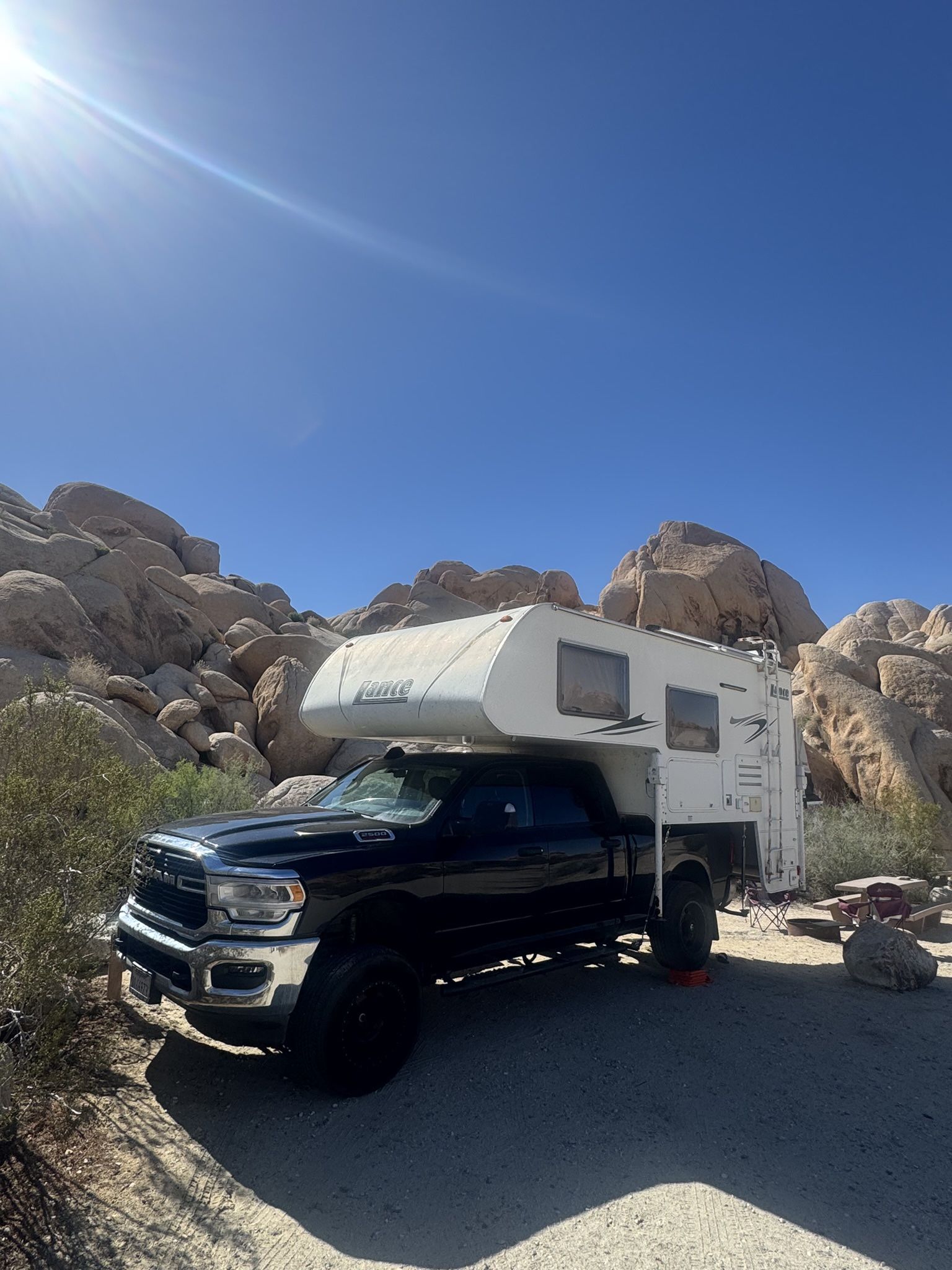 2006 Lance 830 Camper
