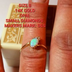 $185! Size 8 Awesome 14k Gold Opal And Diamond Ring 