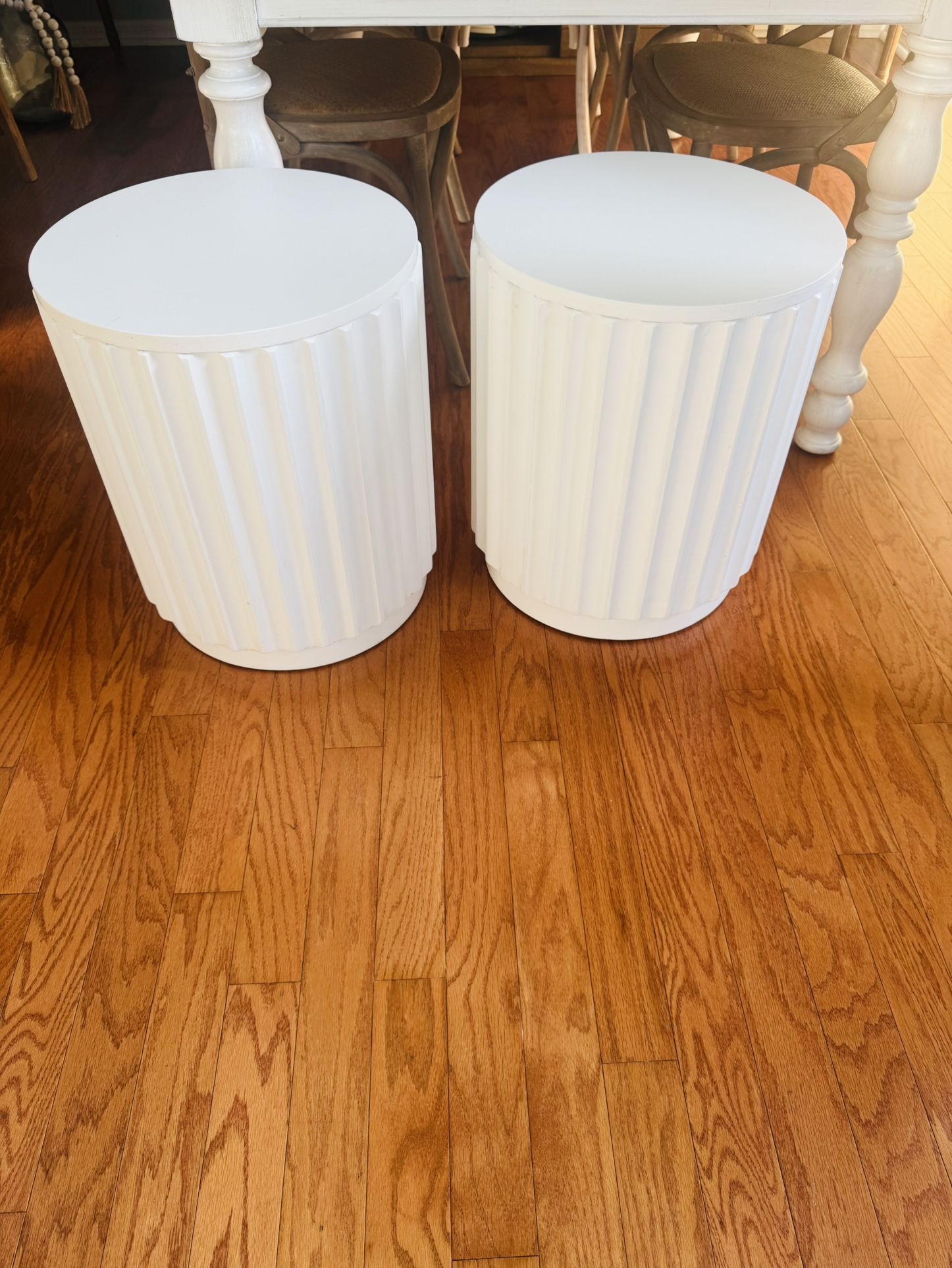 2 Side Tables 