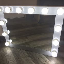 Mirror With Lights 