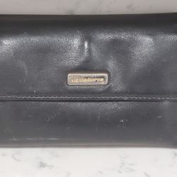 
Genuine Leather Wallet
💳15 Card Slots + ID Window
💵 Divided Billfold
👛 Zippered change compartment
📏 Wallet Size: 5.75 x 3.9 x 1.1"
⚖️ Weight: 3.