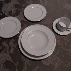 Established Caterer's Collection — Complete Catering/Entertaining Inventory Being Retired