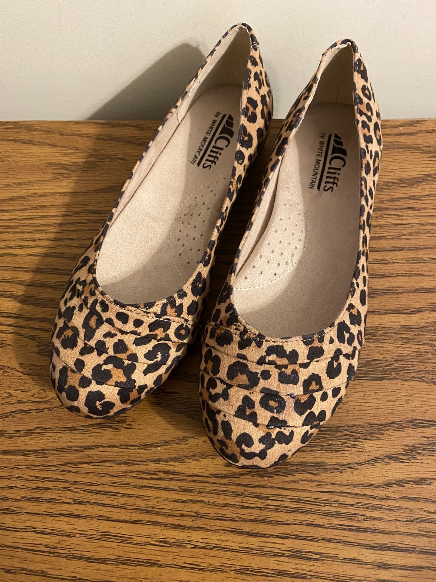 Brand New Woman’s Cliffs By White Mountain Clara Leopard Print Flats Size 6