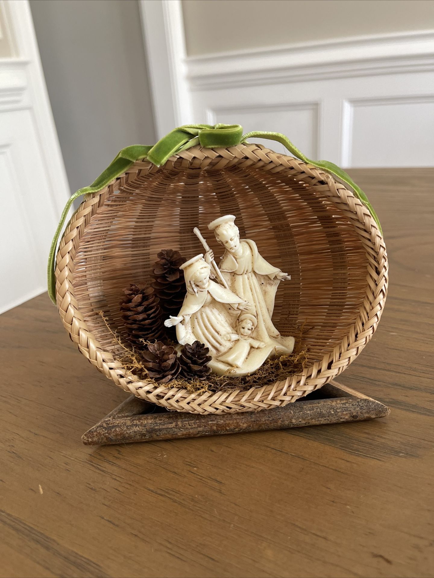 Holy Family Figurine, Nativity Scene 3D Statue in basket