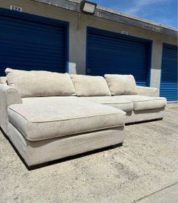 Large beige sectional couch 🛻 delivery available🛻