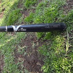 Victus JC24 Wood Bat 