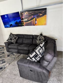 * Like New * Ashley Furniture 5pc Modular electric recliner sofa ( Free Delivery )