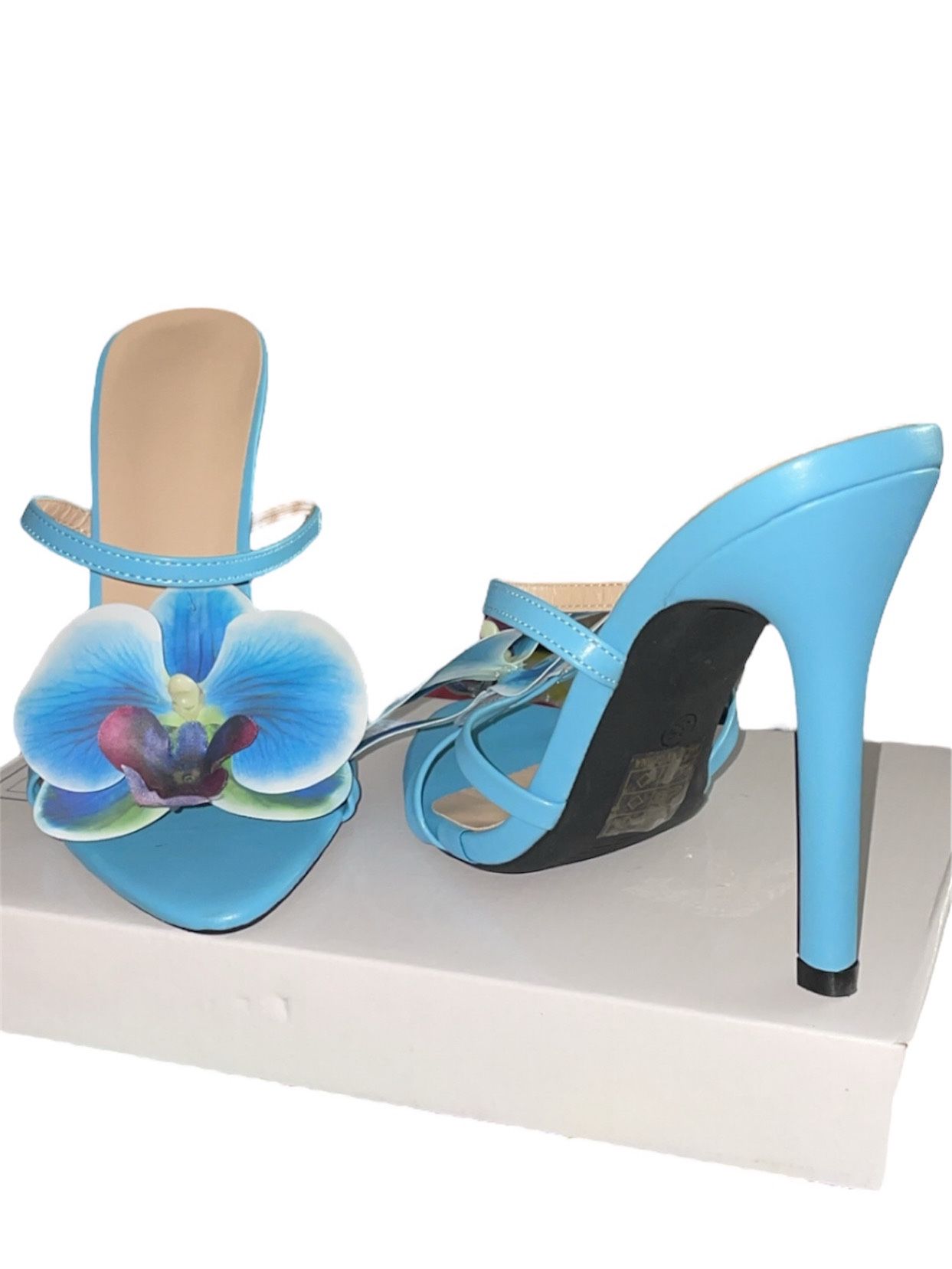 New Blue Floral Kitten Heels size 5