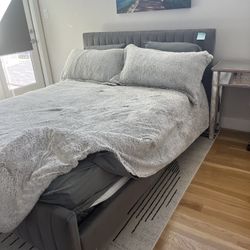 Queen Size Bed Bonus Mattress 