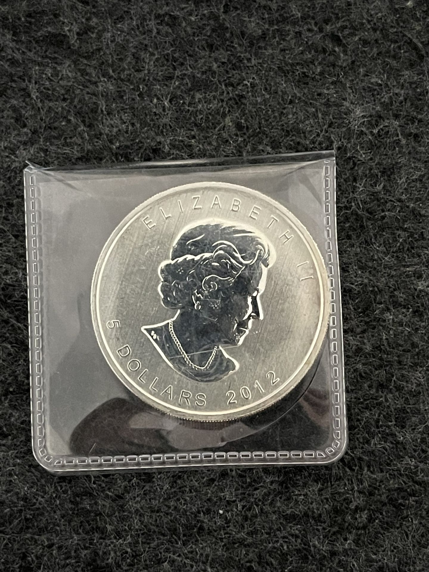 2012 Maple 🍁 $5 1oz Of Silver