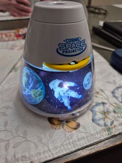Mini Child like Projector W / 1 Disk Battery Operated $5