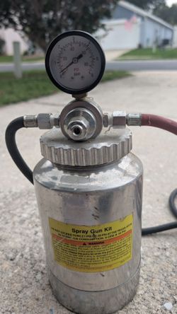 Spray canister with lines