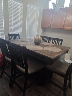 Dinning table of 6