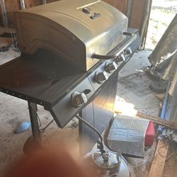 Performance  4 Burner Char-Broil Grill