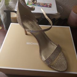 Beautiful Micheal KORS Gold glitter Womens heels Size 8