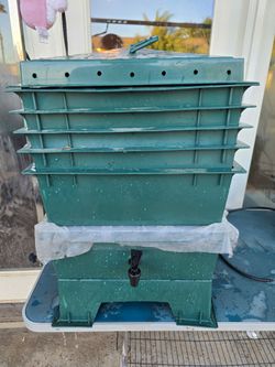 Vermi hut 5 tray worm composter