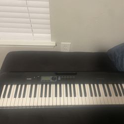 Casio Electronic Keyboard Piano. Black, 61 Keys, And Used