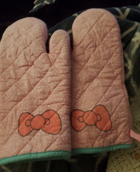 HELLO KITTY OVEN MITTS