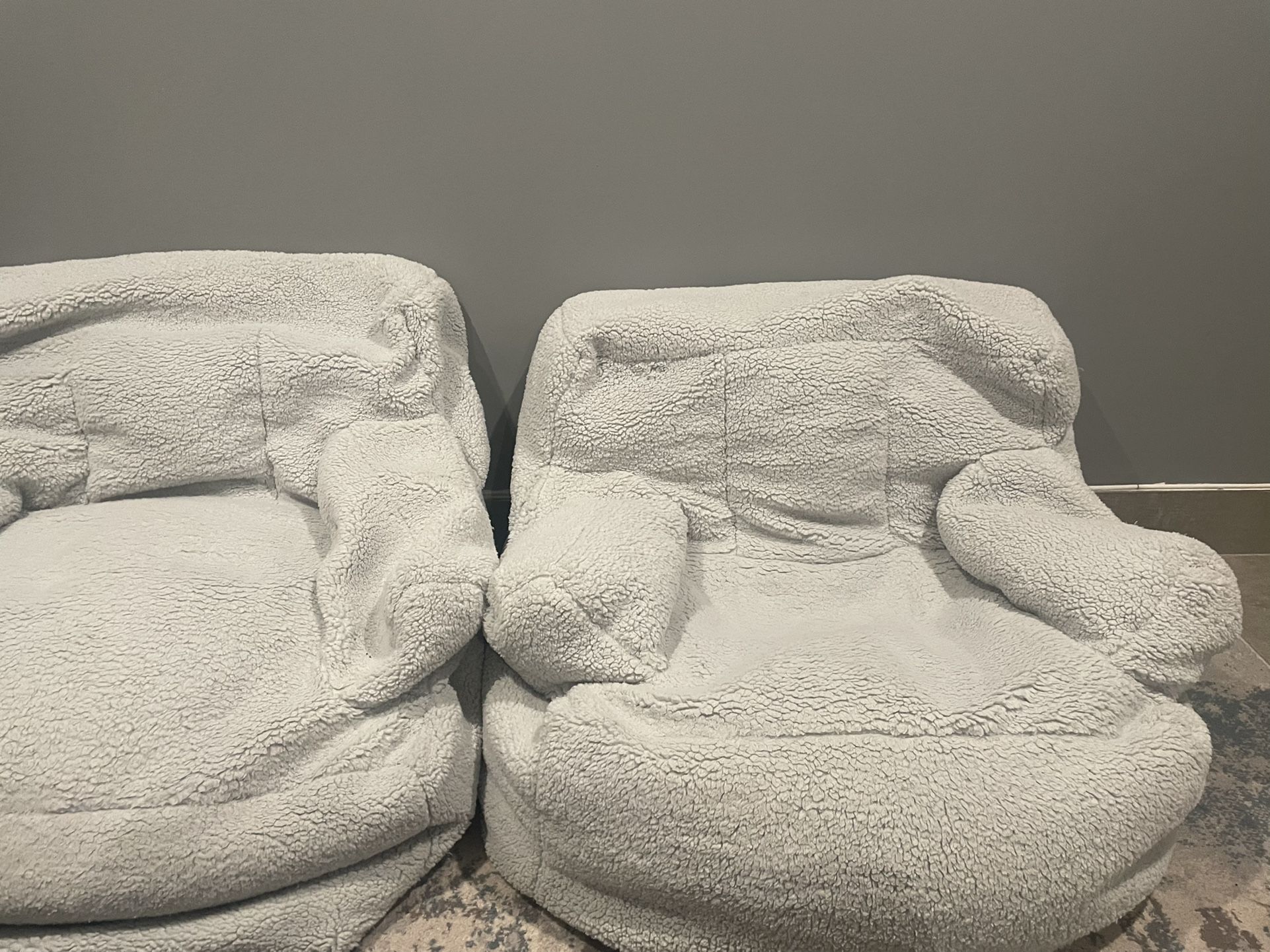 Set Of 2 Bean bag chairs 