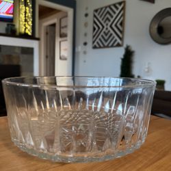 Vintage Arcroc France Diamond Starburst 9-inch serving fruit salad Bowl 