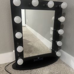 Vanity Mirror (Reign Charm)