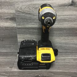 Dewalt DCF885 20 Volt 1/4” Impact Driver w/ 2 Batteries And Charger