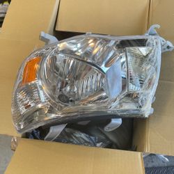 Never Used 09 Tacoma Drivers Side Headlight. 