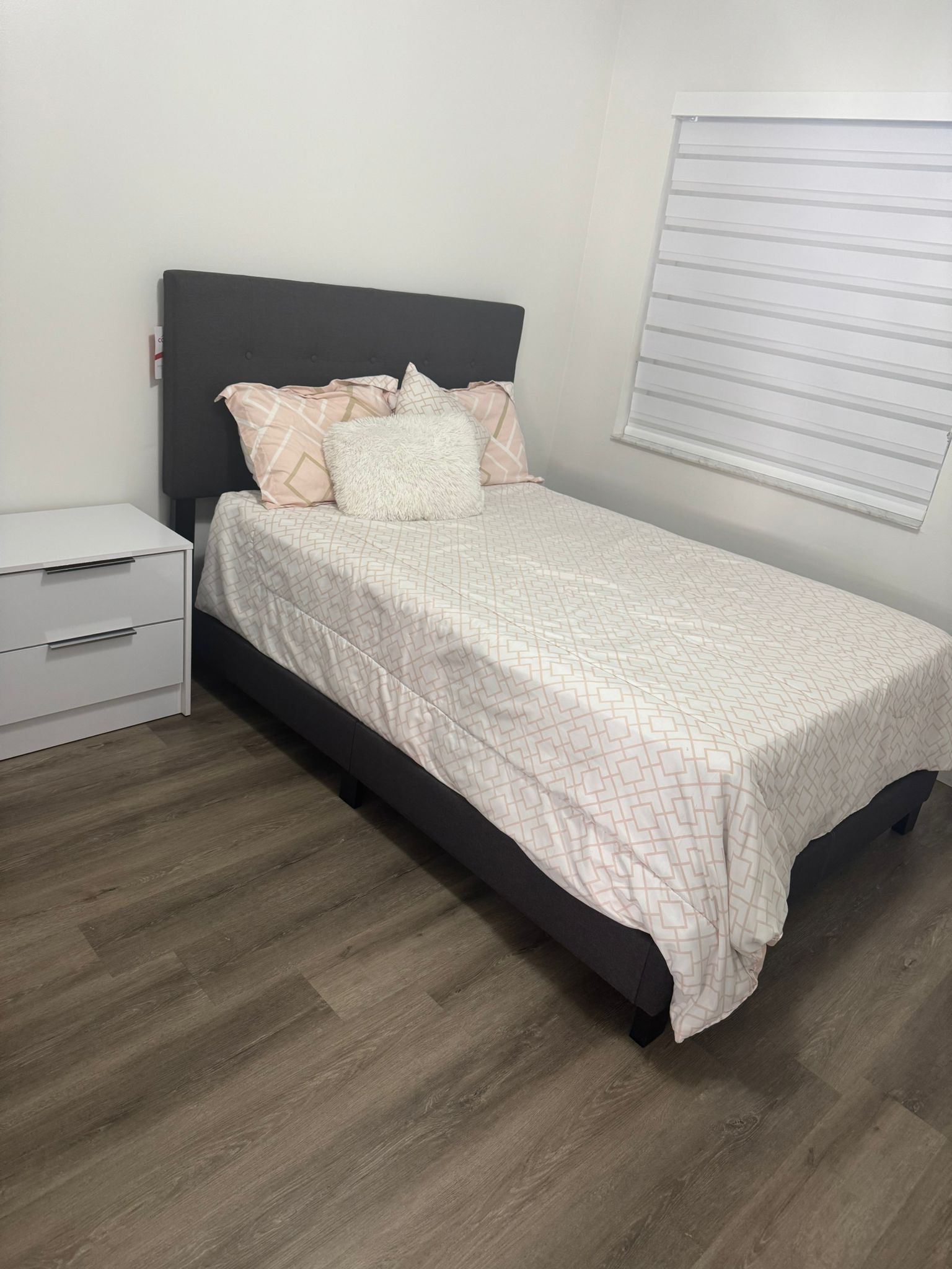 Full Bed With Mattress+Nighstand