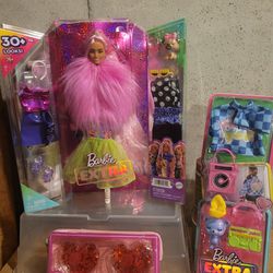 Barbie Extra Fashion Bundle 