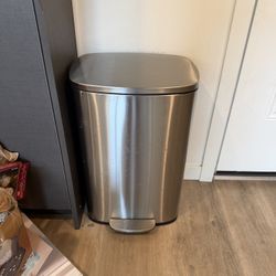 Trash Can 