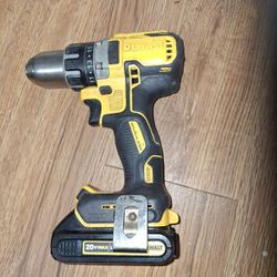 De Walt Drill  With Battery 