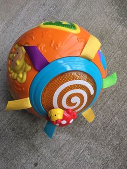 Toy musical ball