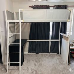 Twin bunk bed