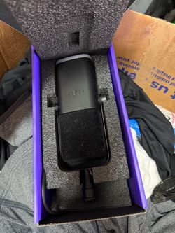 Microphone with stand gaming