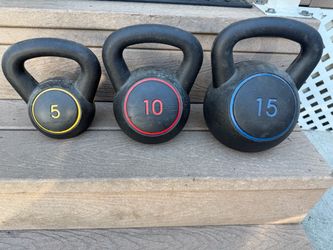 Kettle bell set 5. 10 15 lbs pounds  golds gym