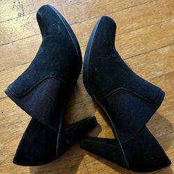 Women’s Size 11 Black heels 