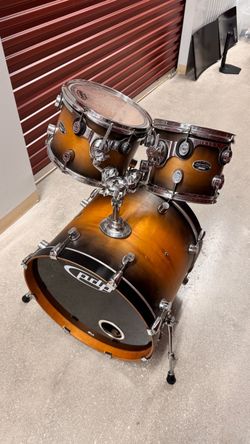 PDP 5 piece drum kit (missing floor tom stand)